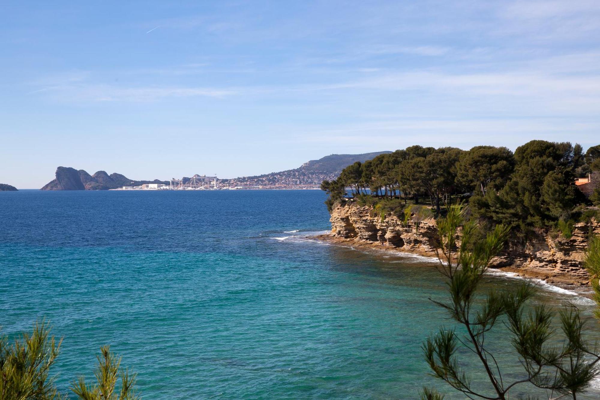 HOTEL CORNICHE DU LIOUQUET • LA CIOTAT • 3⋆ FRANCE • RATES FROM €147